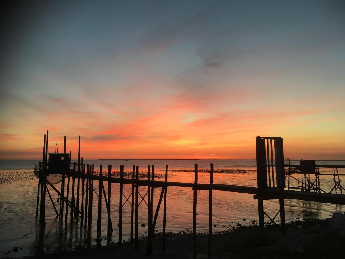 Un Banc Au Soleil Bed & Breakfast Marsilly  Dış mekan fotoğraf